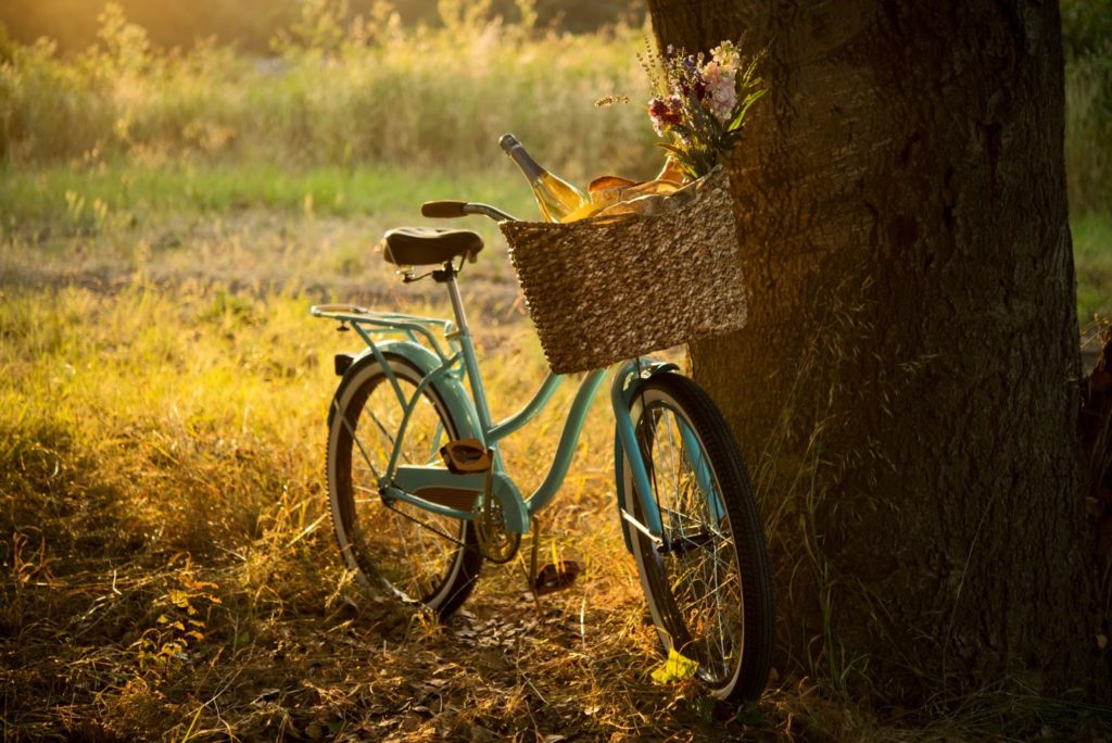 Mersul bicicletă: Ce beneficii are și cum te echipezi corespunzător? | Blog epantofi.ro