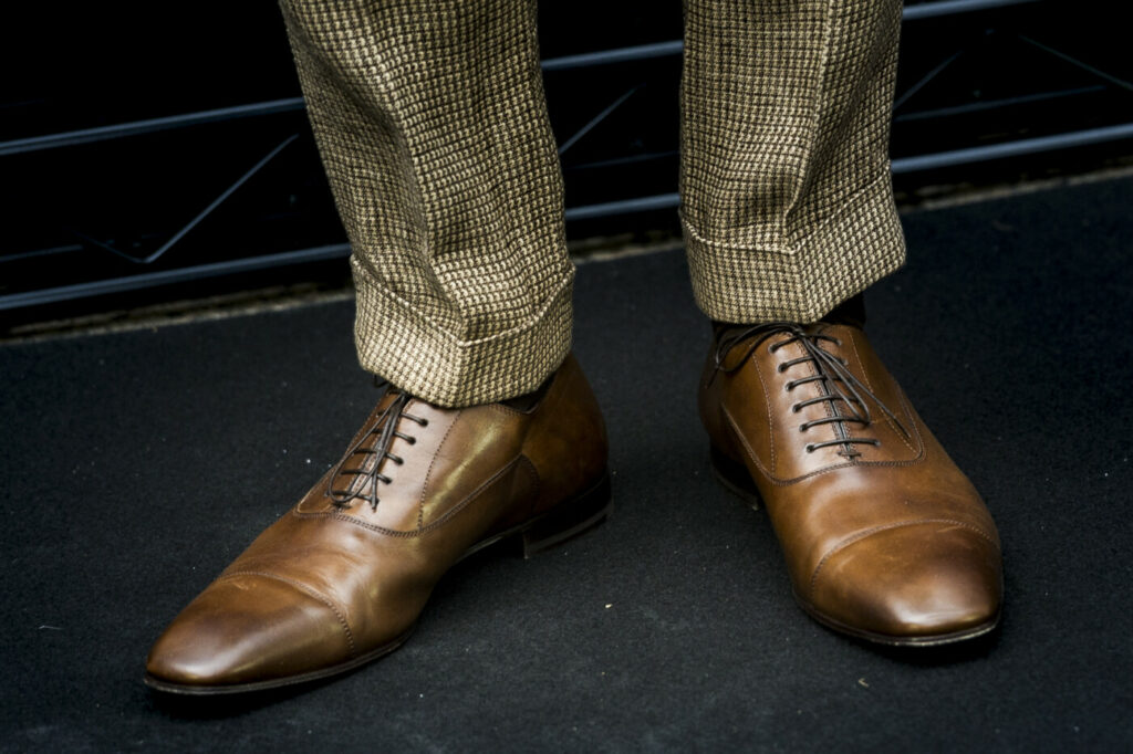 pantofi maro pentru bărbați