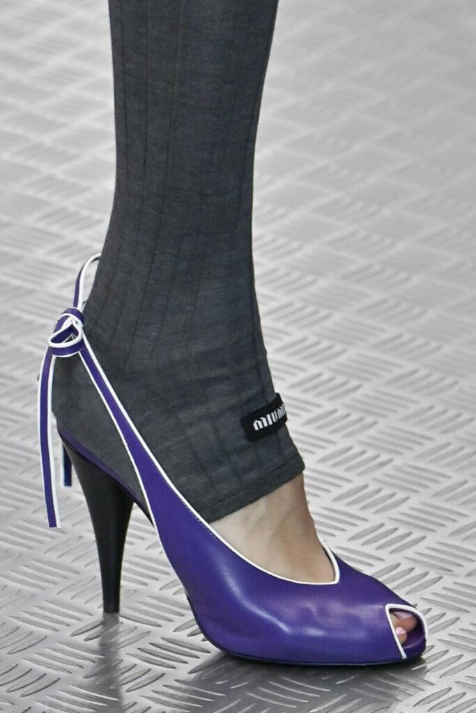 Pantofi la modă pentru sezonul primăvară-vară 2025: peep-toe
