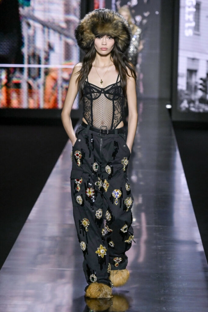 cizme căptușite cu blană pe podiumul Dolce & Gabbana