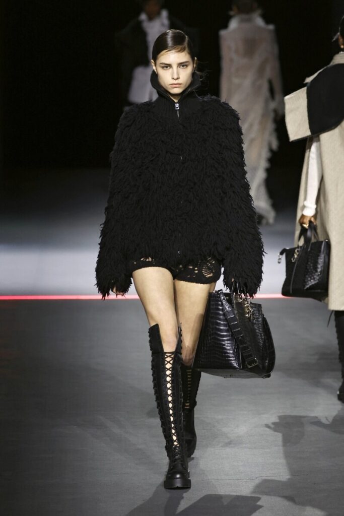 [Cizme la modă pentru toamna-iarna 2025/2026]: cu șireturi