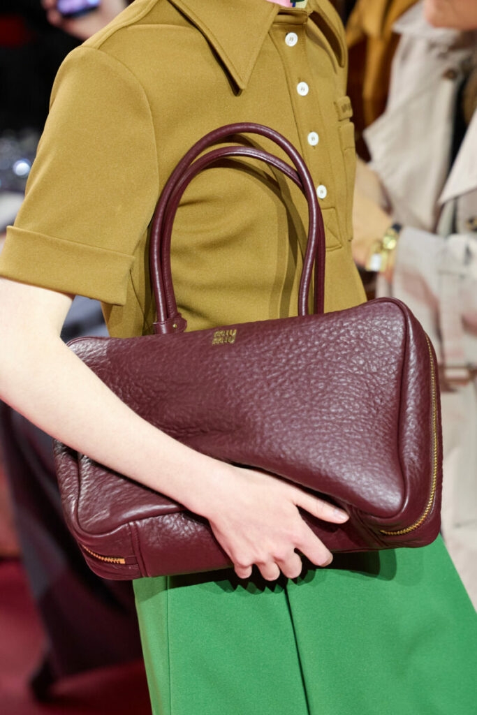 Genți de mână la modă pentru primăvara și vara 2026: pastelate